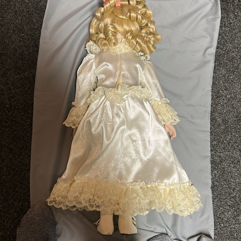 Beautiful Doll - Picture 8 of 10
